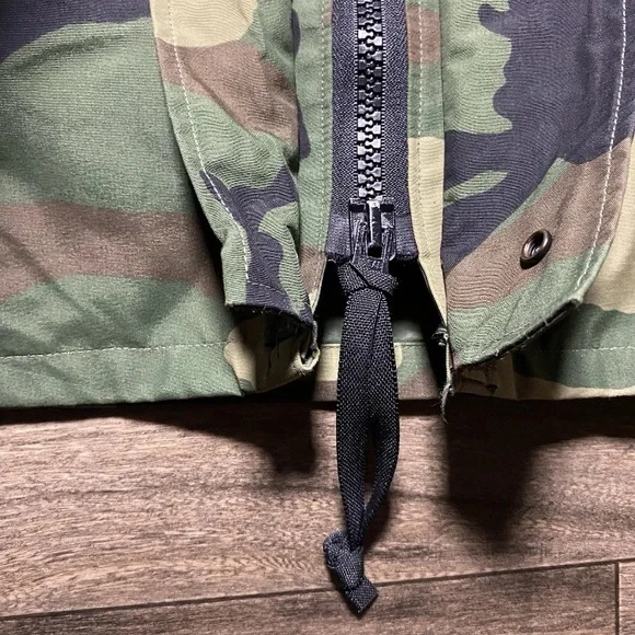 U.S. Army ECWCS Gen I Woodland Camo Gore-Tex Cold Weather Parka MEDIUM REGULAR - Picture 12 of 13